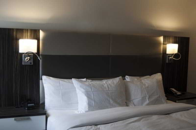 Les Suites Victoria, Ascend Hotel Collection Гатино Екстериор снимка