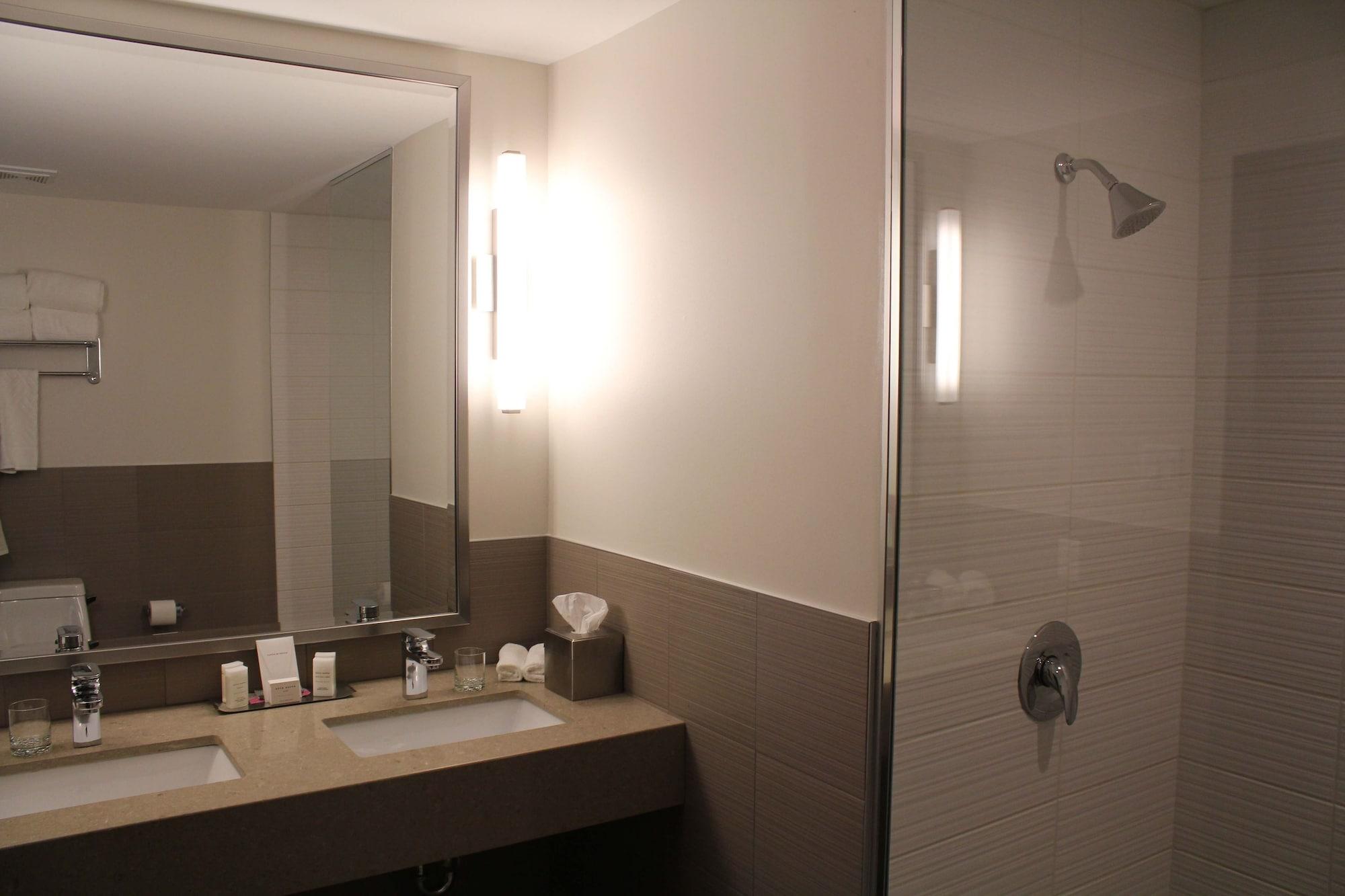 Les Suites Victoria, Ascend Hotel Collection Гатино Екстериор снимка