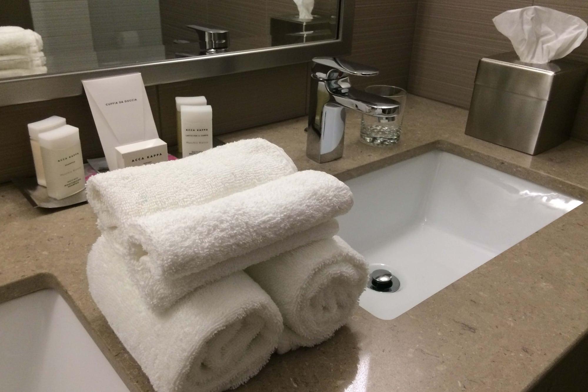 Les Suites Victoria, Ascend Hotel Collection Гатино Екстериор снимка