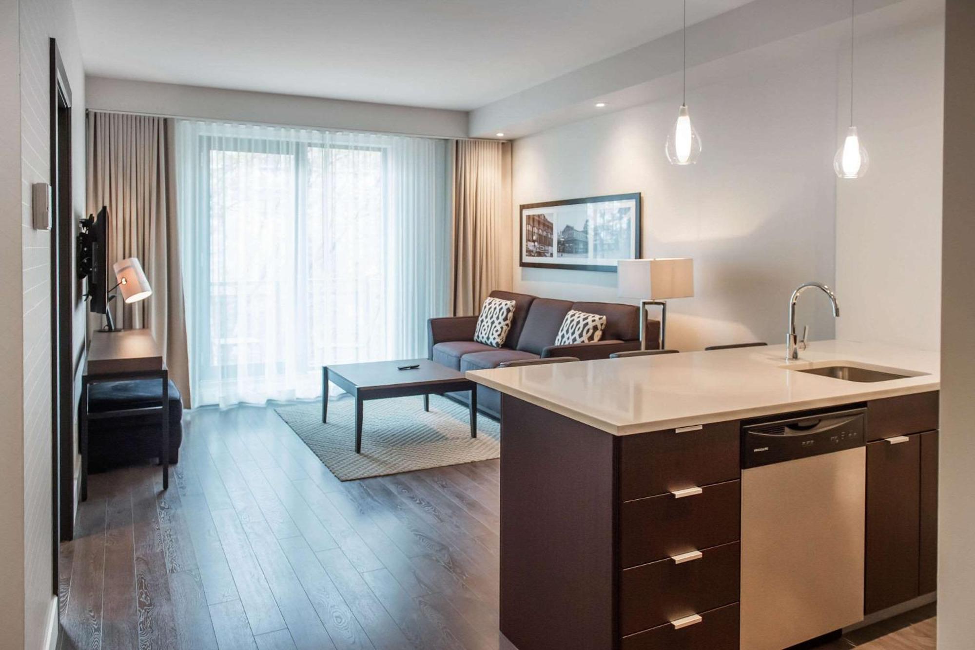 Les Suites Victoria, Ascend Hotel Collection Гатино Екстериор снимка