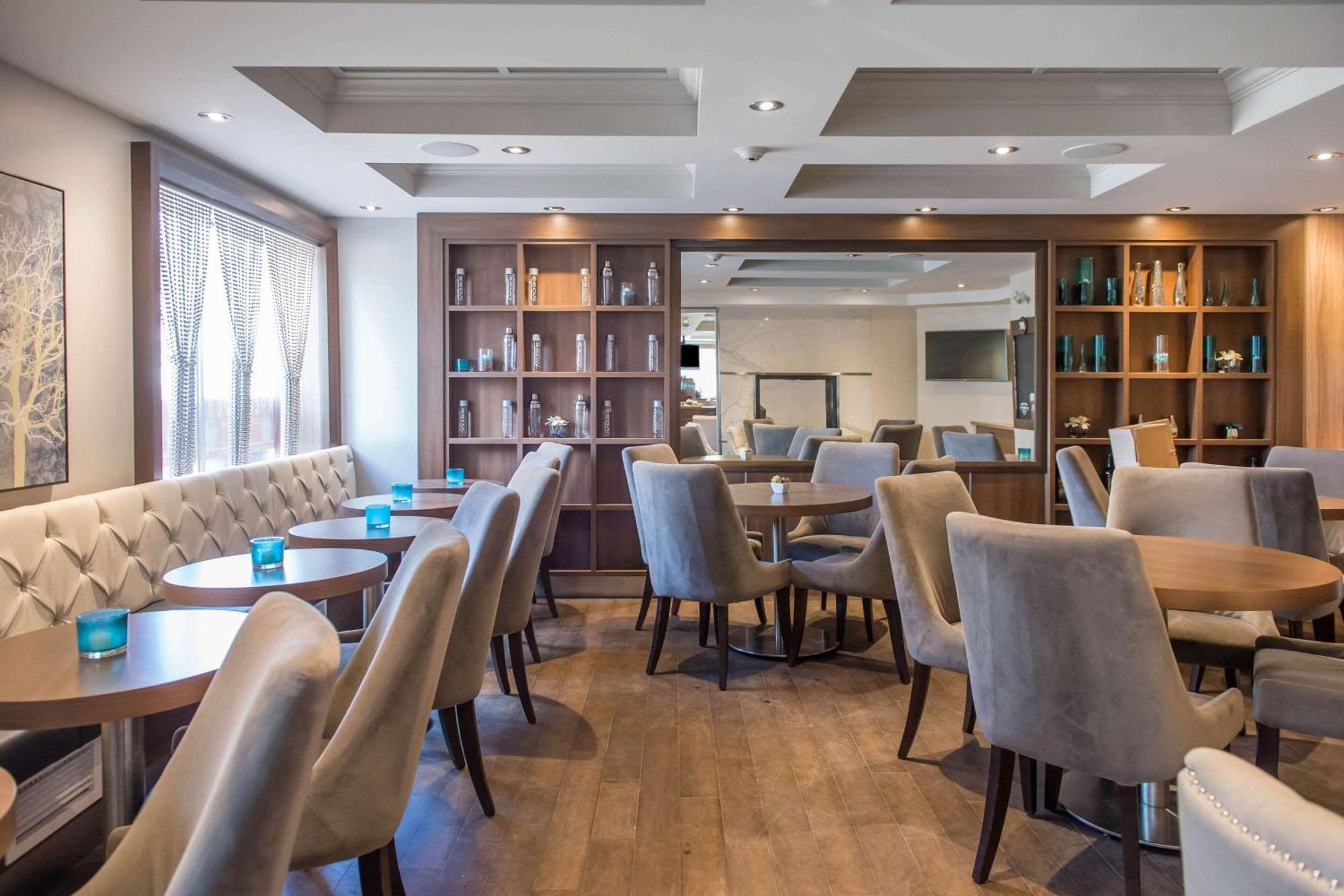 Les Suites Victoria, Ascend Hotel Collection Гатино Екстериор снимка